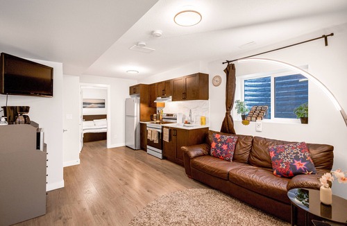 Yorkson Villa | New 2BD Suite Near Events Center