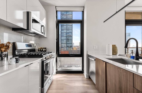 West Loop Apartment | Panoramic City Views + Prime West Loop Location