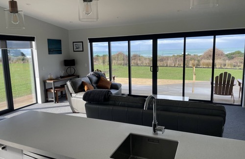 Surat Bay House | Panoramic views of the ocean close enough to the beach to hear the waves.