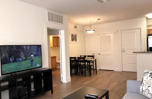 Westwood Apartment | Perfect Apt near UCLA w Parking Gym Pool WIFI in Westwood B3