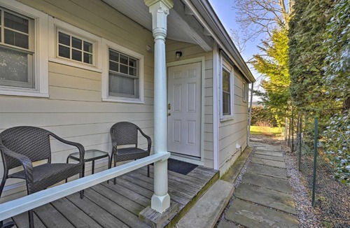 Greenport Apartment | Quaint DT Greenport Apt - 2 Mi to Shelter Island!