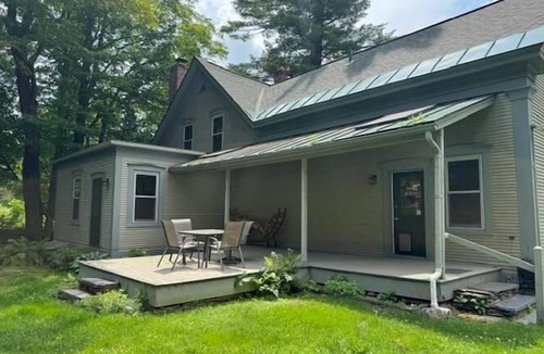 Warren House | Quaint Vermont farmhouse in Warren Village