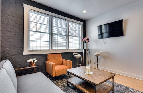 West Town Apartment | Relax in West Town - In-Unit Laundry and Pet Friendly! by AllSet Turnover