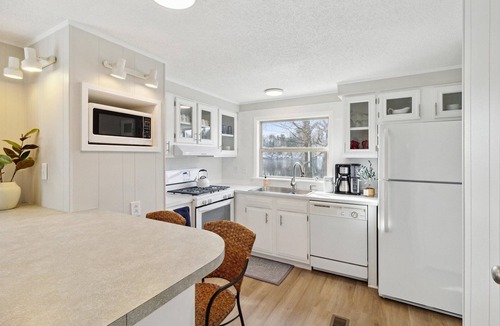 Newaygo House | Relaxing Croton lake cottage w/hot tub