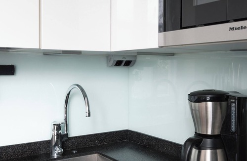 Ullanlinna Apartment | Renovated Top Floor Studio in Kallio