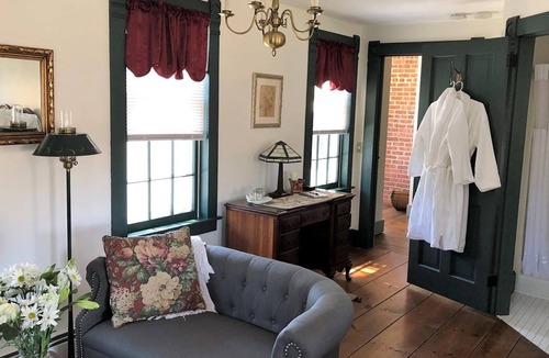Deep River Center Bed & Breakfast | Riverwind Inn Bed & Breakfast