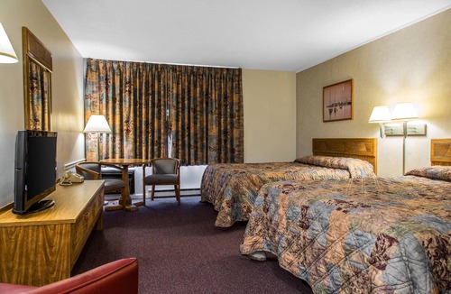 Waterford Hotel | Rodeway Inn Waterford - New London
