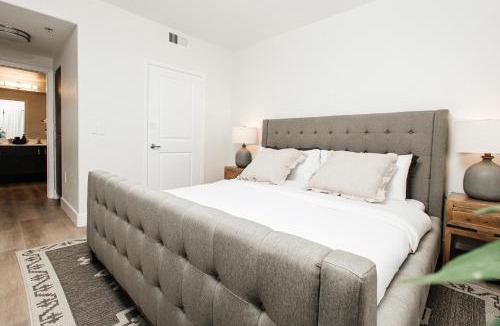 Miracle Mile Apartment | Ruby 2 BR apt in MiracleMile