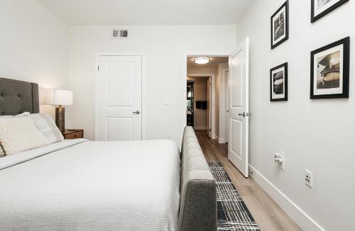 Miracle Mile Apartment | Ruby 2 BR apt in MiracleMile