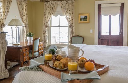 Old Saybrook Center Hotel | Saybrook Point Resort & Marina