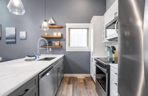 East Kootenay House | "Serenity Shores" Mins to Lake |King Bed |10 Guests