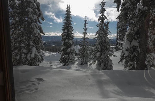 Big White Ski Resort House | Ski in/ski out. Close to village, incredible views!