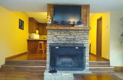 Chalet Village House | Skier's Crossing