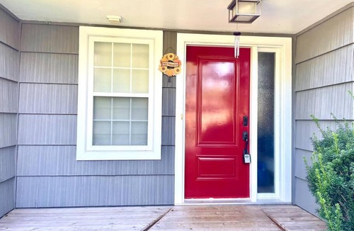 Halifax House | Spacious 3 bedroom home with parking