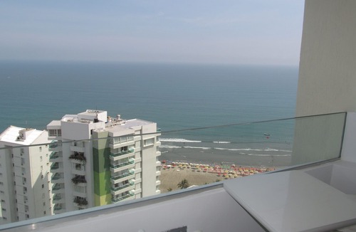El Laguito Apartment | Spacious And Stylish Oceanfront Apartment