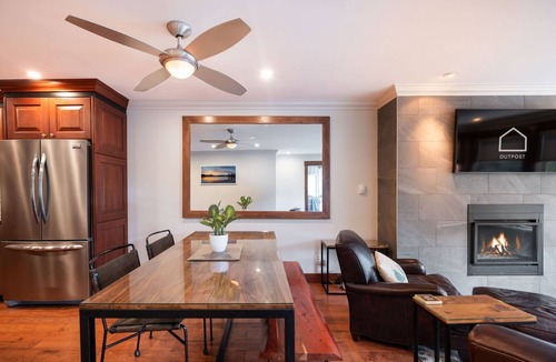 Blueberry Hill Condo | Spacious | Pet friendly | Shared Hot Tub | BBQ