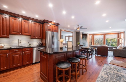 Blueberry Hill Condo | Spacious | Pet friendly | Shared Hot Tub | BBQ