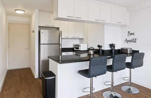 East Hyde Park Apartment | Studio Apt Comfy & Sunlit
