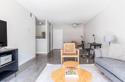 Atwater Village Apartment | Sunny Glendale 1BR w/Gym, Pool, Lounge, walkable location, by Blueground