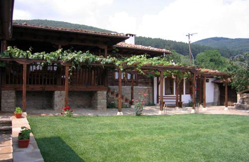 Zheravna House | The House with the Vine Guest House