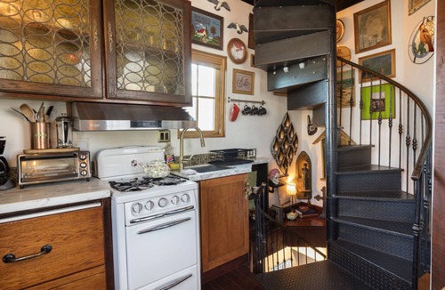 East Hollywood Hostel | The Rosemary Silverlake