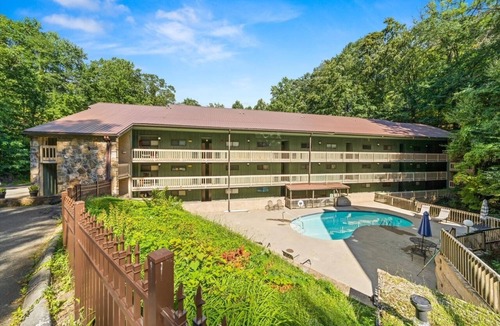 Chalet Village Condo | Those who wander are not always lost! Mountain Stream, Fireplace, Cozy hideaway