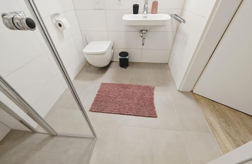 Metzingen Apartment | TiCasa GOLD-Zentral-Outlet-Aufzug-Stylisch-Unique