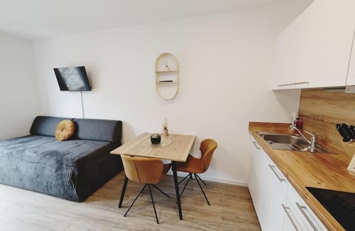 Metzingen Apartment | TiCasa GOLD-Zentral-Outlet-Aufzug-Stylisch-Unique