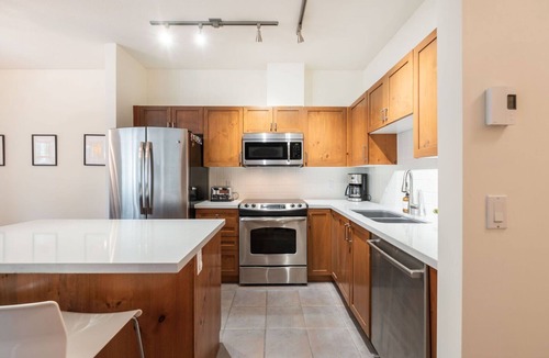 Blueberry Hill Condo | Townhome | BBQ | Private balcony | Cable TV