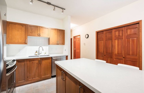 Blueberry Hill Condo | Townhome | BBQ | Private balcony | Cable TV