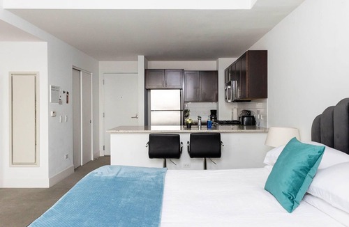 East Hyde Park Apartment | UChicago, Sci Museum | Lake View + Gym | Zencity