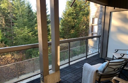 Blueberry Hill Condo | Updated Modern 2 Bedroom Condo on Blueberry Hill Community with a View
