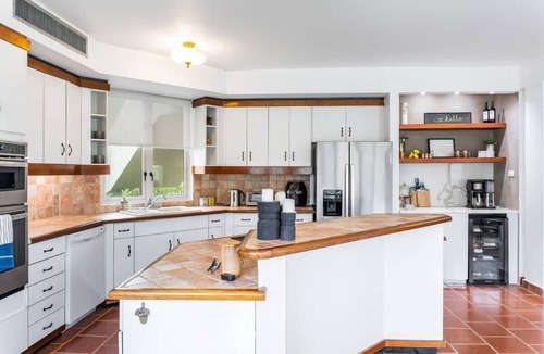 Cerro Gordo Villa | Upscale villa in gated community beach access Yari