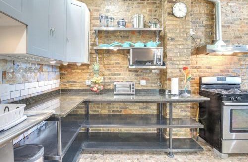 Chicago Apartment | UrbanEden Loft Apartment