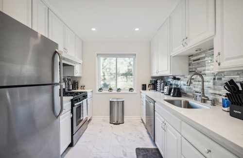 Mar Vista House | Venice Blvd Bliss - Beach and Airport 10 min away