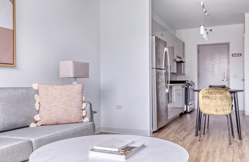 West Loop Apartment | W Loop Studio w Gym Pool in heart of Greektown CHI-532