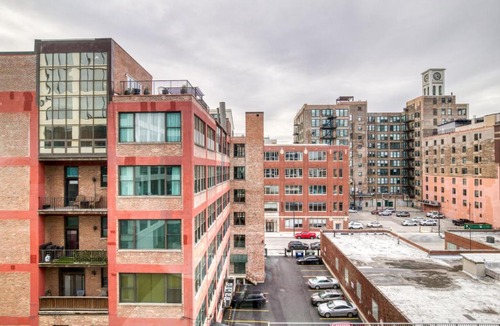 West Loop Apartment | W Loop Studio w Gym Pool in heart of Greektown CHI-532
