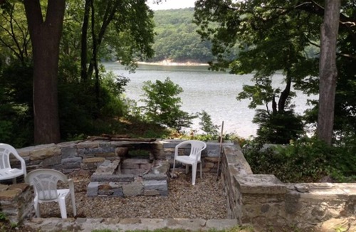 Waterford Cottage | Waterfront! Charming 4BR Cottage on the Niantic River!