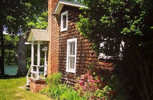 Waterford Cottage | Waterfront! Charming 4BR Cottage on the Niantic River!