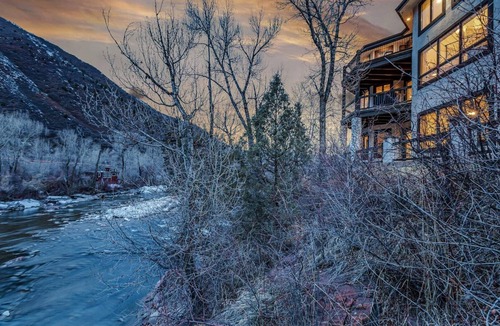 Basalt House | Waterfront Luxury Villa Near Aspen