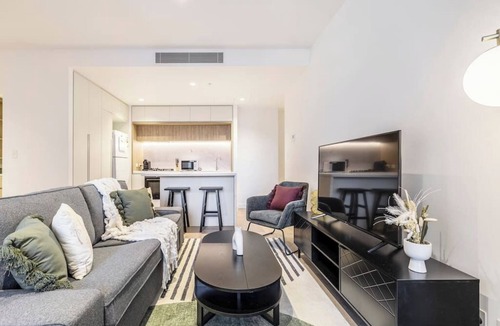 Melbourne Central Business District Apartment | West Side | Explore Downtown Melb in Stylish Apt