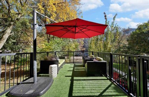 West Town House | Wicker Park 6bd 4ba, Steps from CTA, Parking Incl home