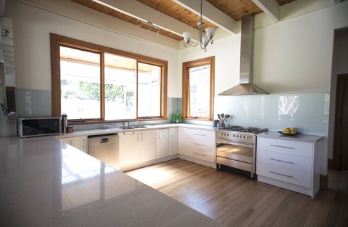 Wandin East House | Yarra Valley Fruit Farm with Solar Heated Pool