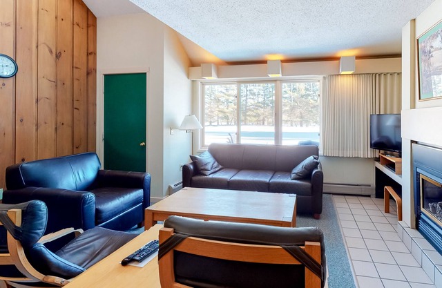 2-Story Golf Course Front Condo w/Gas Fireplace, Shared Hot Tub, Pool, Game Room