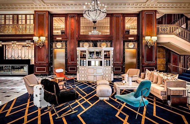 4-Star Hotel ∙ The Blackstone, Autograph Collection