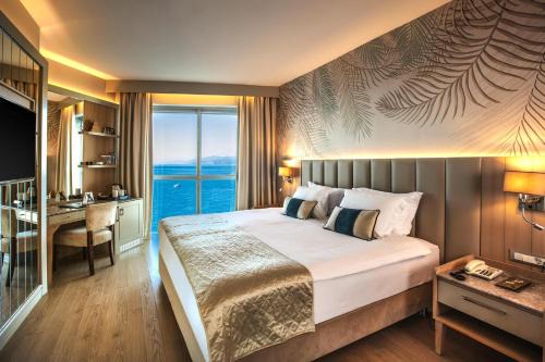 Charisma De Luxe Hotel 