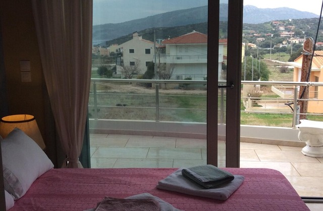 Combines acquaintance of Athens and holidays by the sea (00000333324)