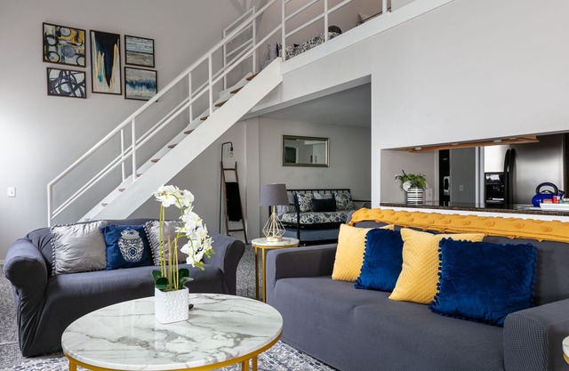 Downtown Penthouse Vintage Loft | Pvt Balcony+Gym