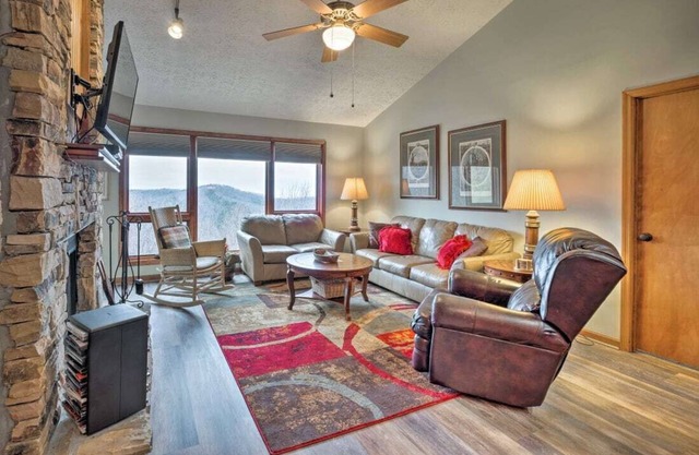 Dream View Condo *Family Friendly * close to all major attractions