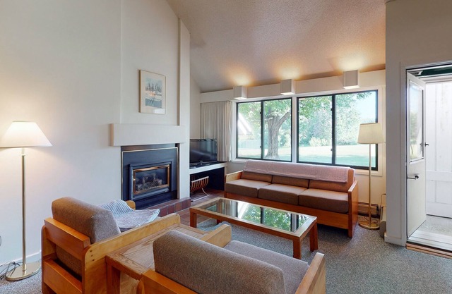 Family-Friendly Condo with Gas Fireplace, Shared Pool, and Golf Course View